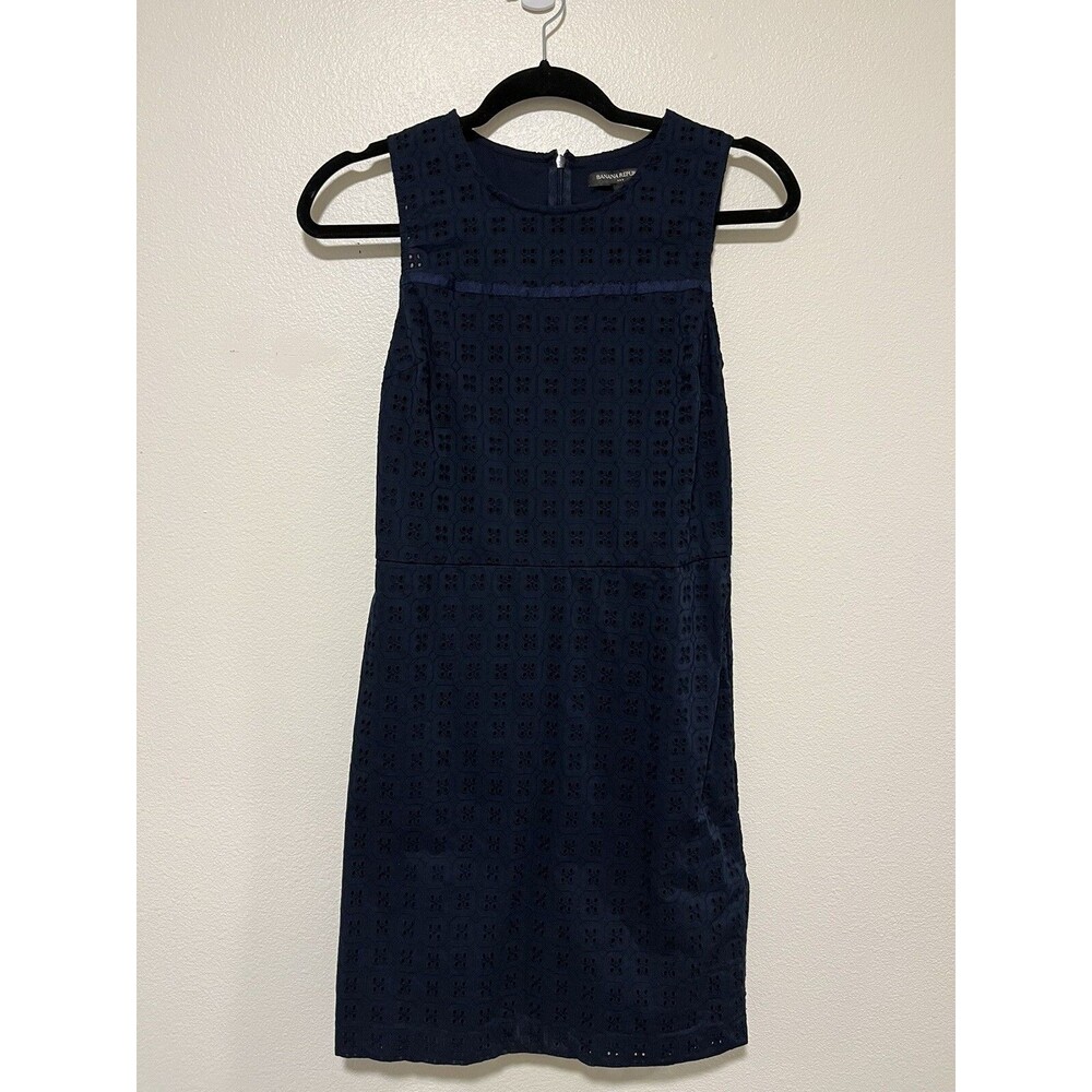 Banana Republic Navy Eyelet Shift Dress Size 2 Romantic Classic Modern